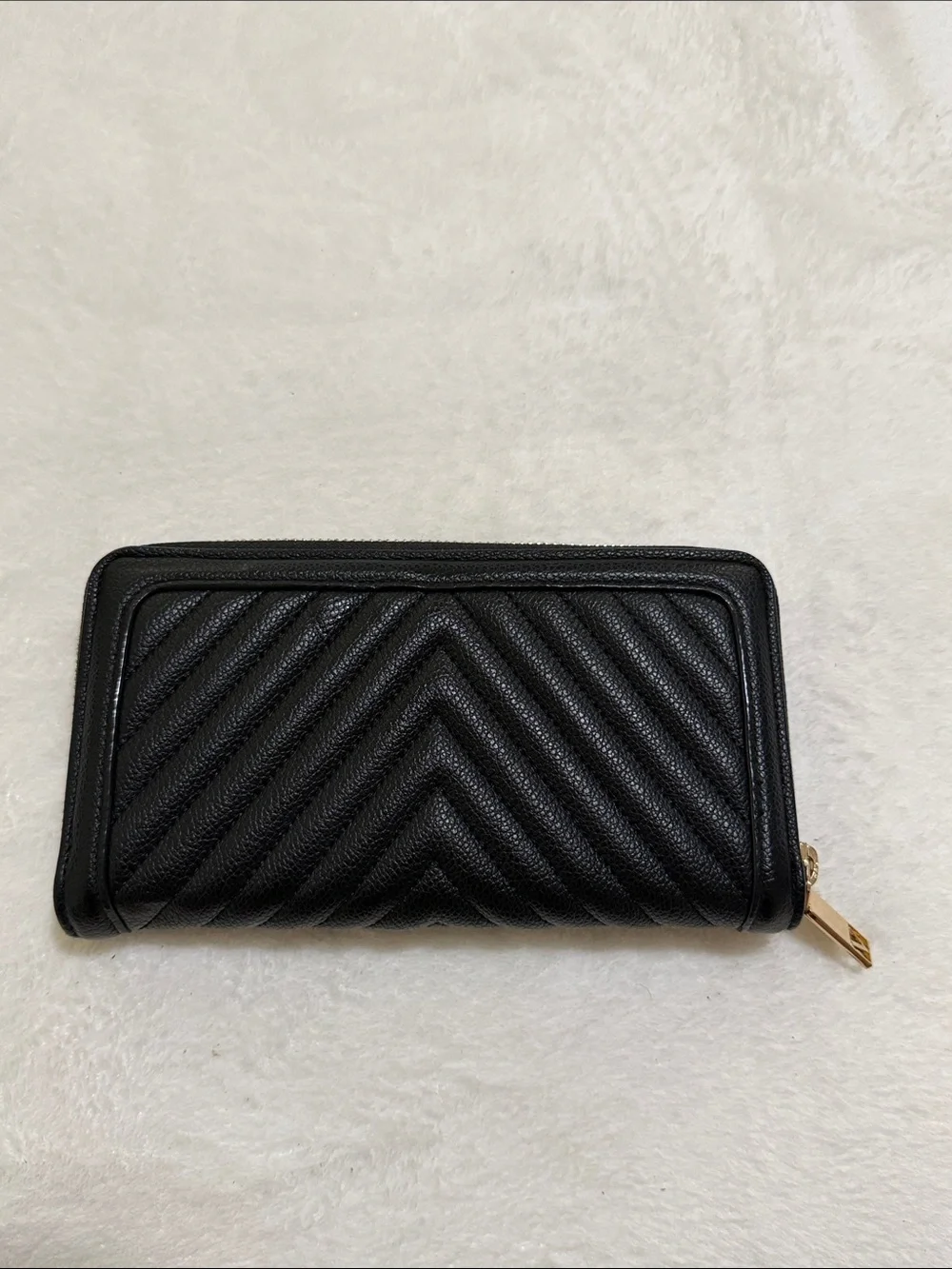 Victoria's Secret Black Quilted Zip-Around Wallet with Gold V Logo - Picture 2 of 4